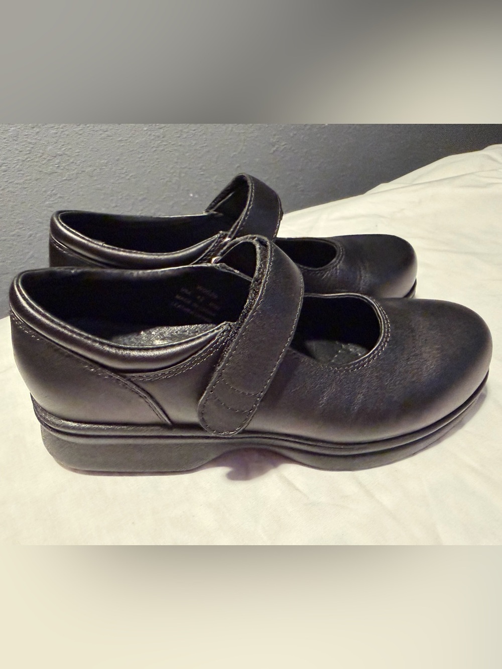 Propet Black Women's Mary Jane comfort leather shoes size 6.5M